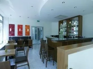 Отель Senator 3*